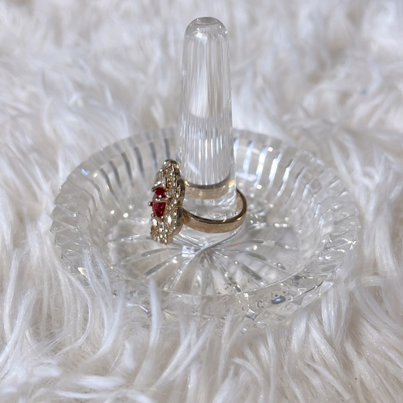 Red Stone Oversized Ring, Costume Jewelry, Rhinestoned Gold Ring size 8 - Picture 3 of 5